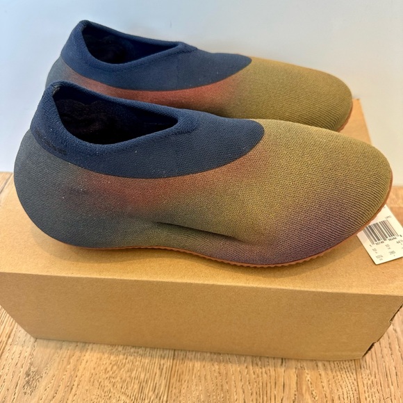 Yeezy Knit Runner - Picture 2 of 7